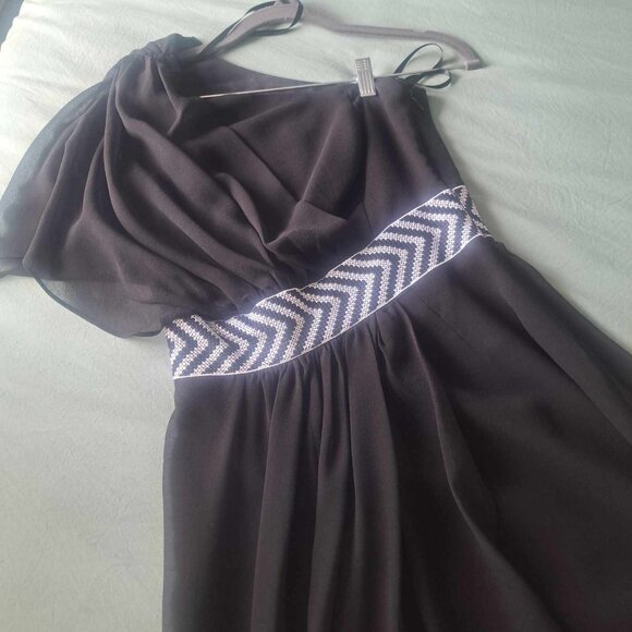 One sleeve dress - Picture 3 of 3